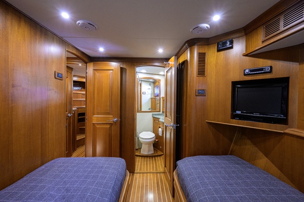 APRES SKI 72ft Grand Banks Yacht For Sale