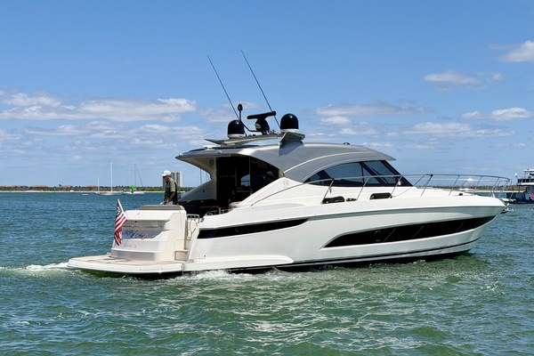 2020 Riviera 4800 Sport Yacht