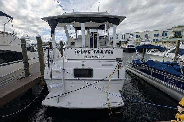 1994 Carver 370 AFT CABIN