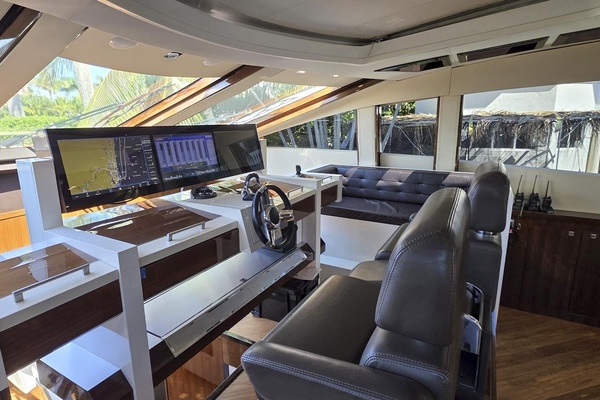 2012Lazzara Yachts 92 ft LSX 92   HELIOS