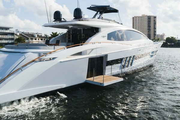 2012Lazzara Yachts 92 ft LSX 92   HELIOS