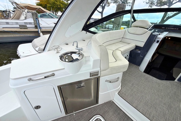 Margaret Mae 35ft Cruisers Yachts Yacht For Sale