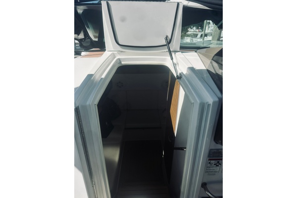 Cruisers 32ft Cruisers Sport Series Yacht For Sale