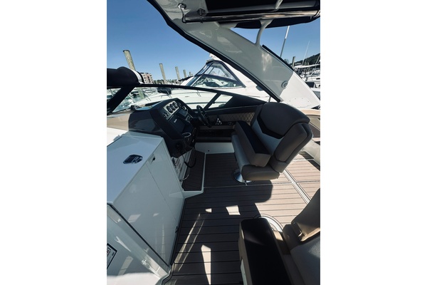 Cruisers 32ft Cruisers Sport Series Yacht For Sale