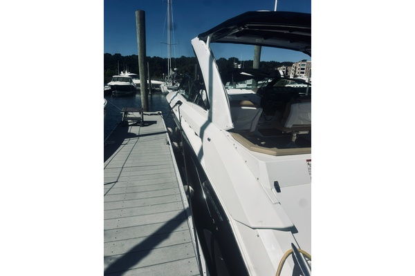 Cruisers 32ft Cruisers Sport Series Yacht For Sale
