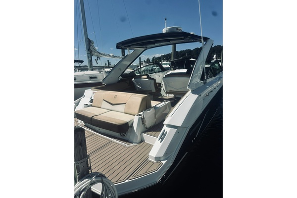 Cruisers 32ft Cruisers Sport Series Yacht For Sale