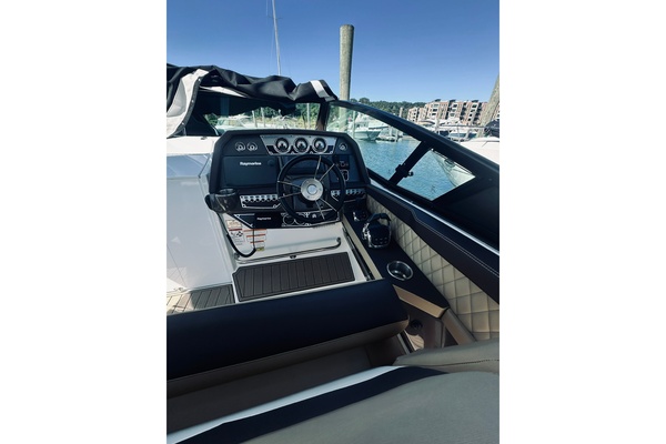 Cruisers 32ft Cruisers Sport Series Yacht For Sale