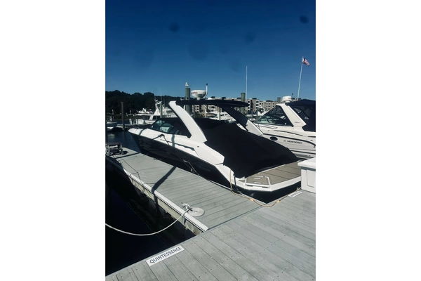 32-ft-Cruisers Sport Series-2015-328 Bow Rider-Cruisers Glen Cove New York United States  yacht for sale