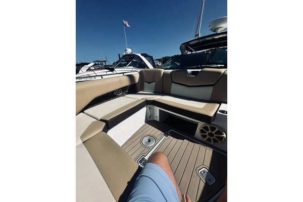 Cruisers 32ft Cruisers Sport Series Yacht For Sale