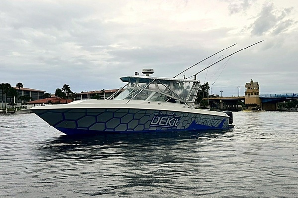 2003 Contender 35 Side Console