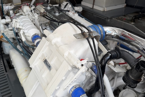 Sea Bandit 38ft Luhrs Yacht For Sale