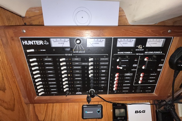 Liberte 40ft Hunter Yacht For Sale