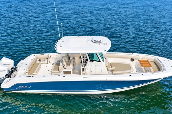 33ft Boston Whaler Yacht For Sale