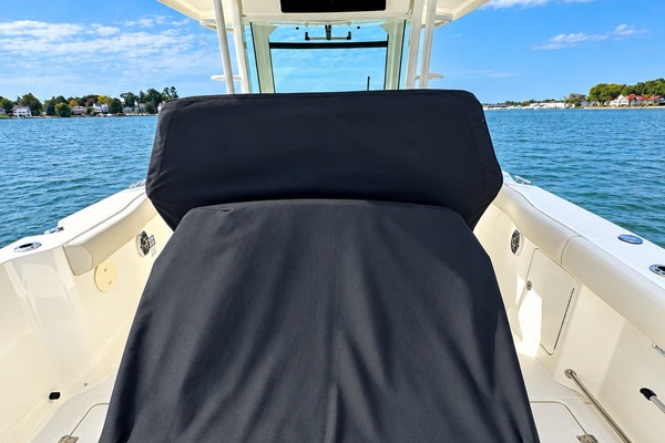 33ft Boston Whaler Yacht For Sale