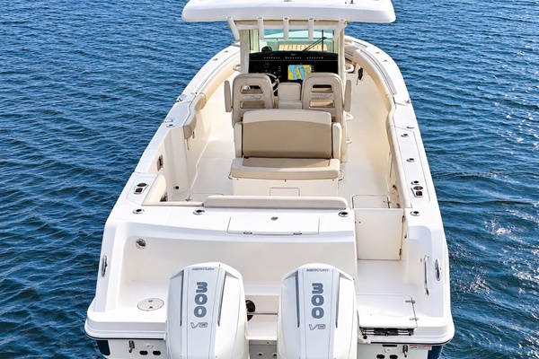 33ft Boston Whaler Yacht For Sale