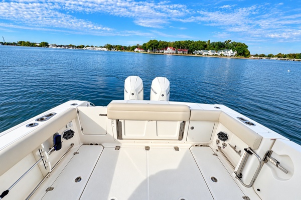 33ft Boston Whaler Yacht For Sale