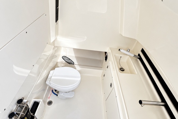 33ft Boston Whaler Yacht For Sale