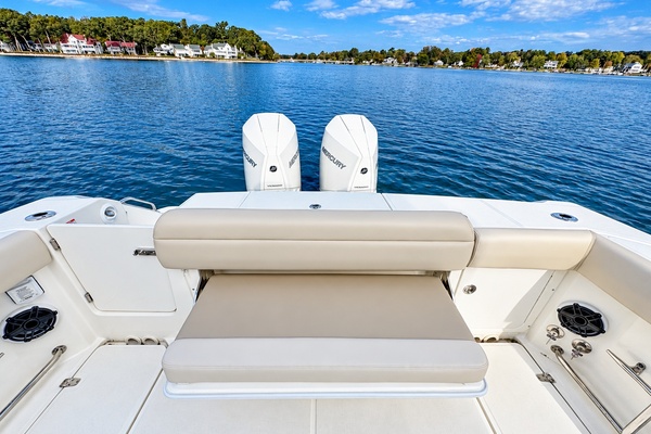 33ft Boston Whaler Yacht For Sale