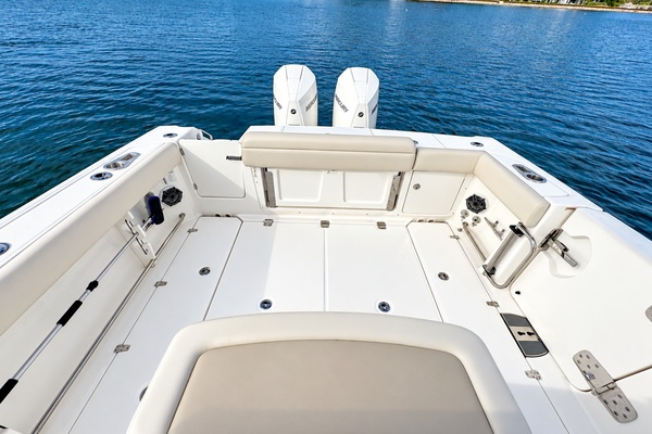 33ft Boston Whaler Yacht For Sale