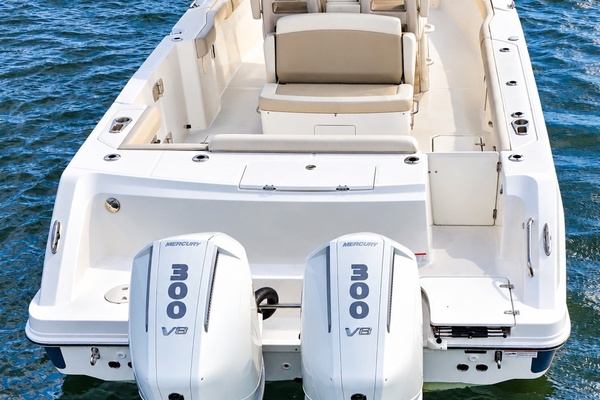 33ft Boston Whaler Yacht For Sale