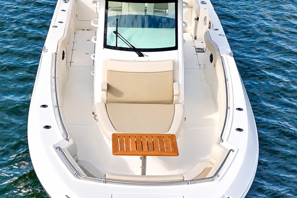 33ft Boston Whaler Yacht For Sale