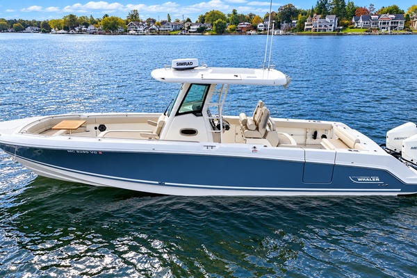 33ft Boston Whaler Yacht For Sale