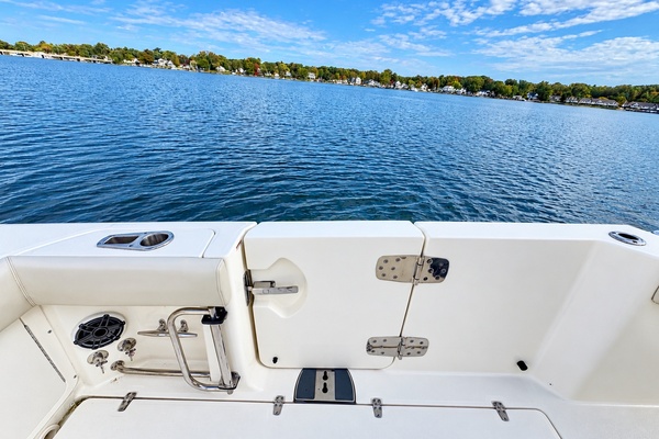 33ft Boston Whaler Yacht For Sale