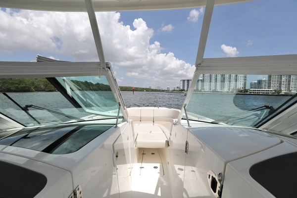 32ft Boston Whaler Yacht For Sale