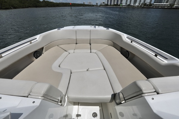 32ft Boston Whaler Yacht For Sale
