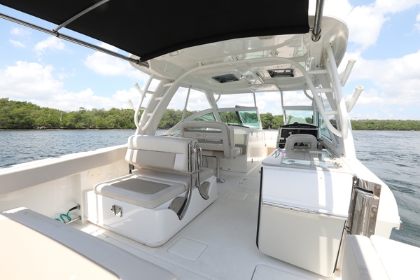 32ft Boston Whaler Yacht For Sale