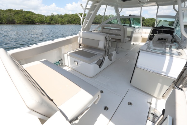 32ft Boston Whaler Yacht For Sale