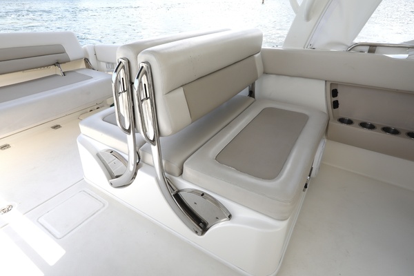 32ft Boston Whaler Yacht For Sale