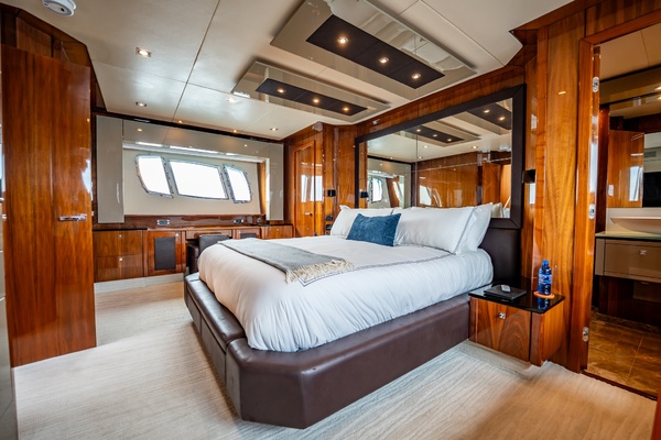 2009Sunseeker 84 ft Predator 84   Victory Lane