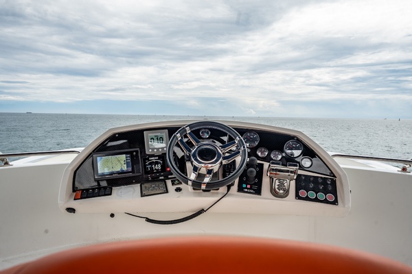 2009Sunseeker 84 ft Predator 84   Victory Lane
