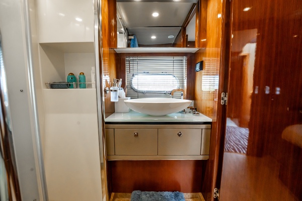 2009Sunseeker 84 ft Predator 84   Victory Lane