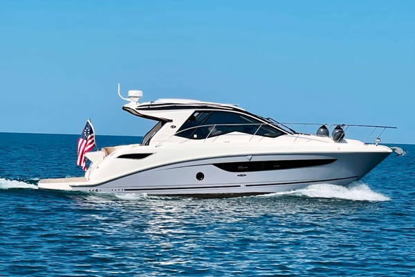2017 Sea Ray 350 Sundancer Coupe