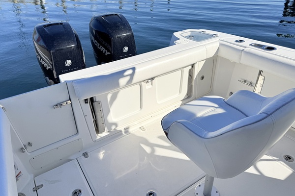28ft Boston Whaler Yacht For Sale