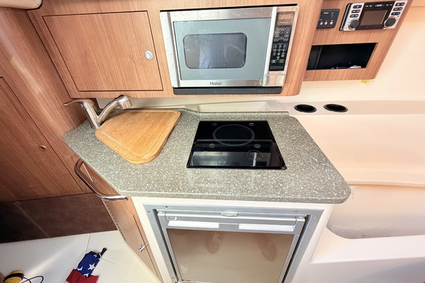 28ft Boston Whaler Yacht For Sale