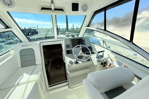 28ft Boston Whaler Yacht For Sale
