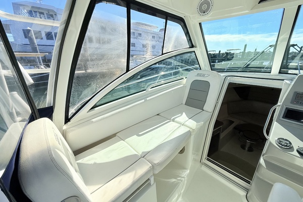 28ft Boston Whaler Yacht For Sale