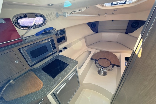 28ft Boston Whaler Yacht For Sale