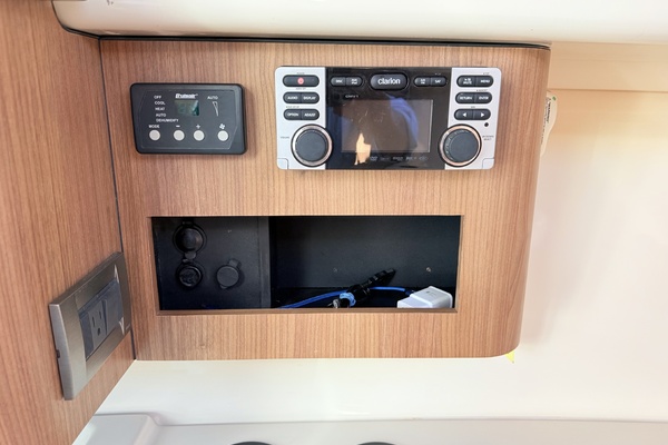 28ft Boston Whaler Yacht For Sale