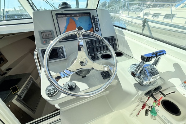 28ft Boston Whaler Yacht For Sale