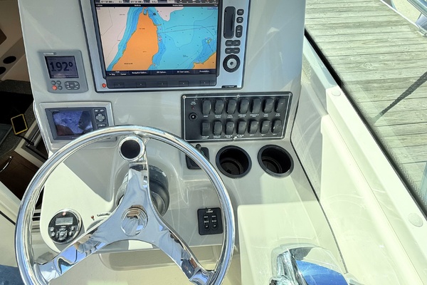 28ft Boston Whaler Yacht For Sale
