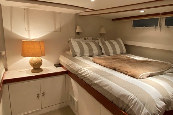Achimedes 47ft Chris Craft Yacht For Sale