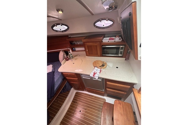 True Companion 30ft Back Cove Yacht For Sale
