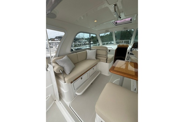 True Companion 30ft Back Cove Yacht For Sale