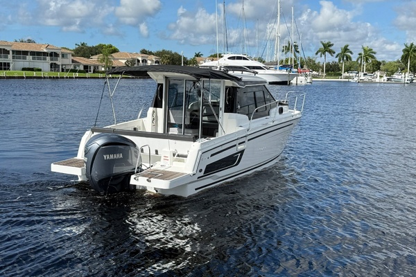 27ft Jeanneau Yacht For Sale