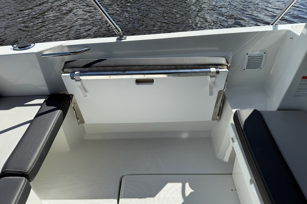 27ft Jeanneau Yacht For Sale