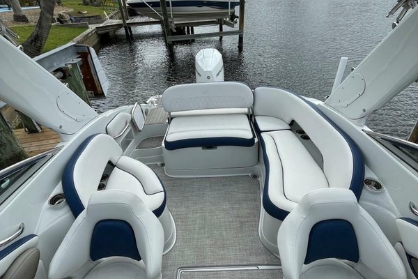 27ft Crownline Yacht For Sale